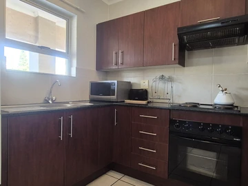 2 Bedroom Flat & Apartment