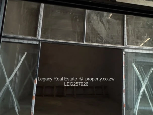 Willowvale Warehouse/Factory  on 6000m² — Borehole & Glass Frontage