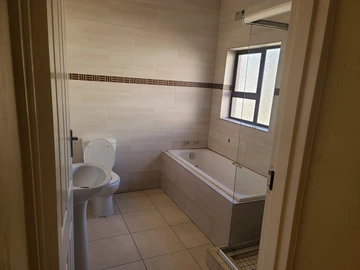 3 Bedroom Flat & Apartment