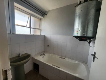 3 Bedroom Flat & Apartment