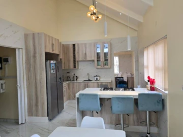 Luxurious 3 Bedroom Townhouse For Rent!