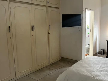 3 Bedroom Flat & Apartment