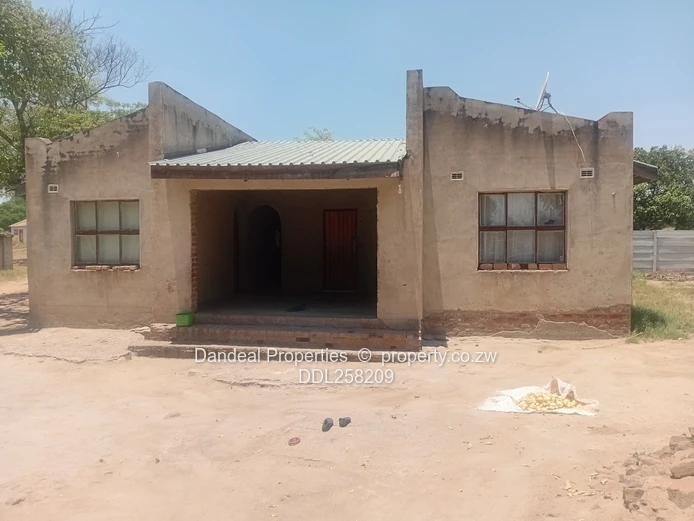 22-Bedroom Investment Compound on 4000m² — Waterfalls