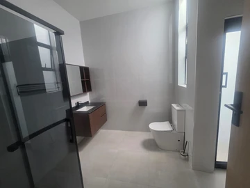 3 Bedroom Flat & Apartment