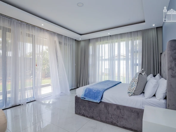 6 Bedroom House