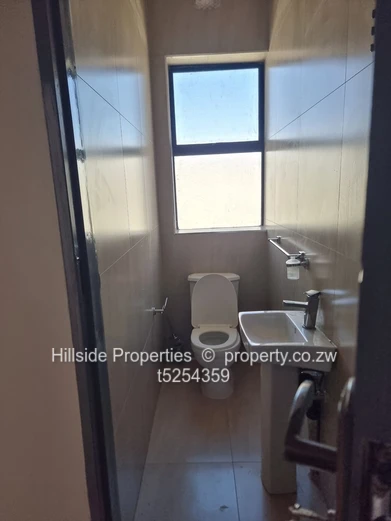 6 bed house for Sale with two wings that are the same  (Sole Mandate)