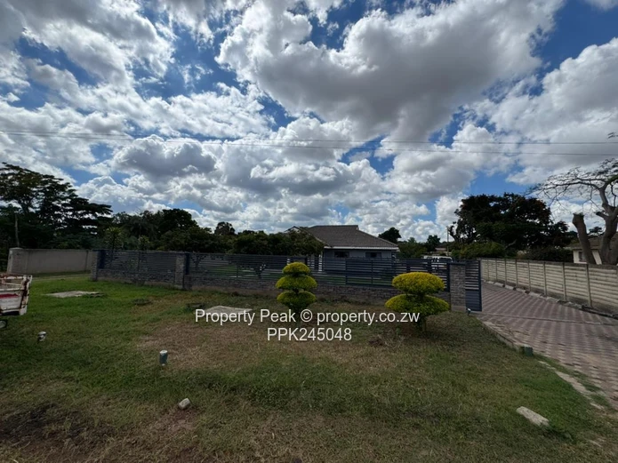 Beautiful Hatfield 5-Bed Home on 1,870m² — Solar System, Borehole