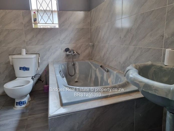 3 BEDS on 1004sqm With  TITLE DEED (Sole Mandate)