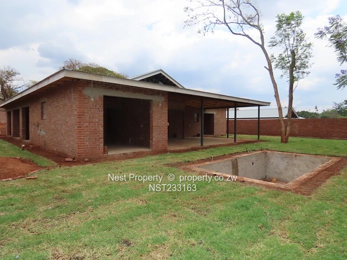 Modern living – 4 Bedroom Townhouse in Colne Valley!