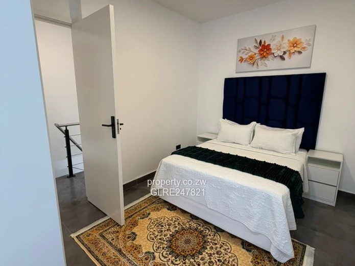 Modern Furnished 2-Bed Flat with Leather Living Area - Borehole