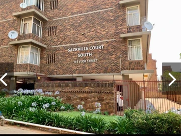 2 Bedroom Flat & Apartment