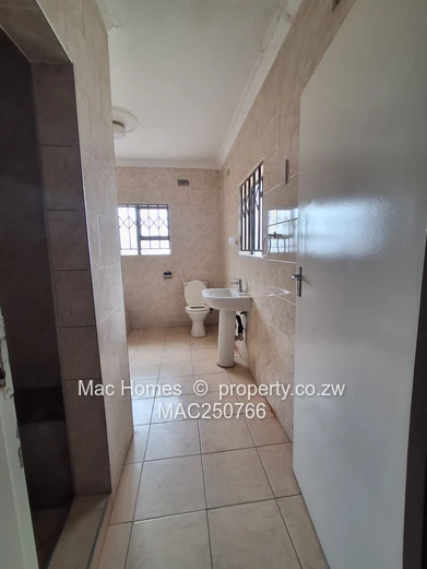 4 bedroom house to let in goodhope