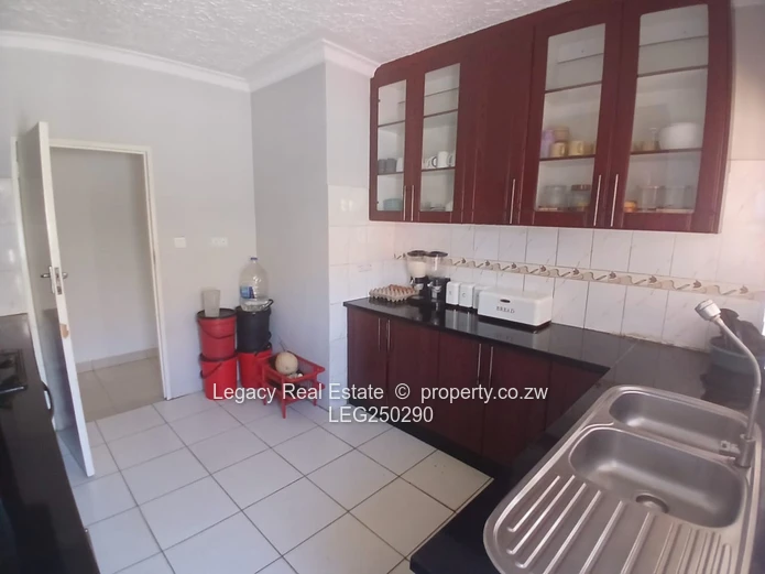 Madokero 3-Bed Brick Home - Borehole & Bright Lounge