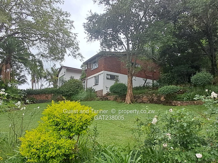 Luxury Glen Lorne House for Sale – 5 Bedrooms, Spa, Solar, Borehole & 7,000 sqm Stand
