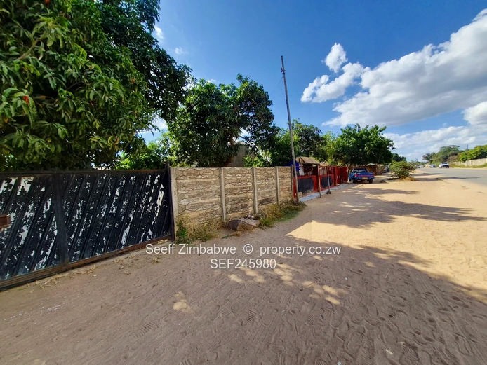 Chitungwiza 2-Bed Fixer on 350m²  (Sole Mandate)