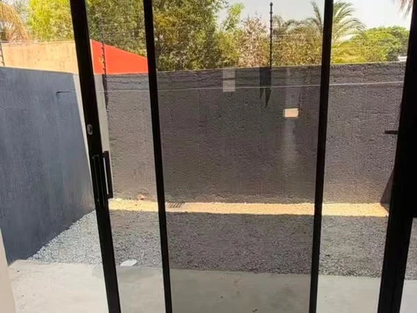 2 Bedroom Flat & Apartment