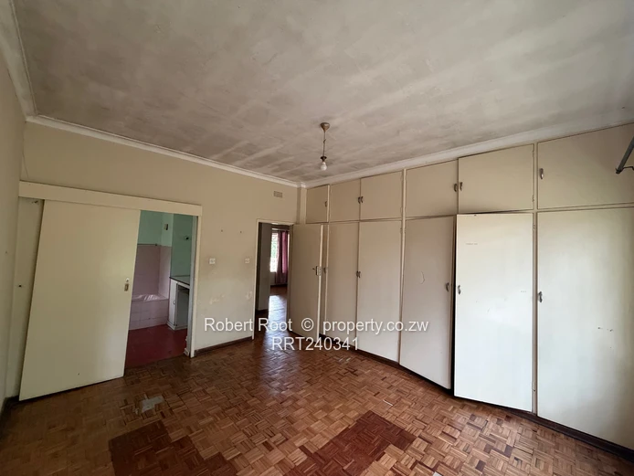 Stunning Road Road Frontage!