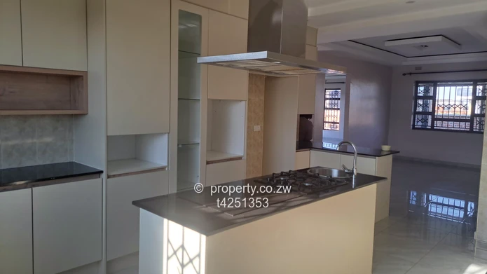 Pomona Nyeredzi neat 4 bedroomed house to Rent