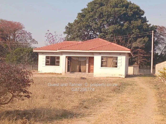 WATERFALLS – 3-BEDROOM COTTAGE ON 2,000m²