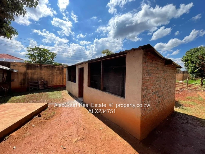 Stunning MIllion Dollar Gletwyn Park House! Bargain!