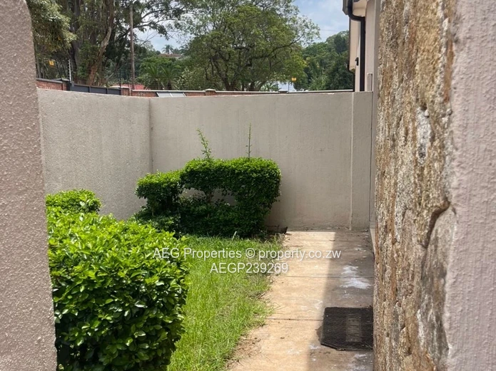 ?? 3 Bedroom Cluster for Sale in Avondale, West Road