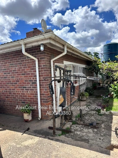 Well Kept and Spacious House in Zengeza! (Sole Mandate)