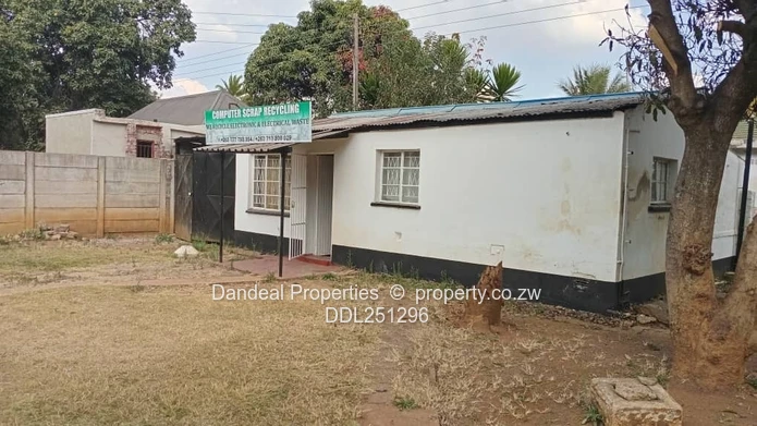 Eastlea Office on 1,700m² with Pool & Borehole