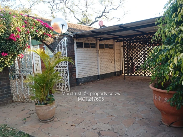 Charming spacious 2 bedroom cottage!
