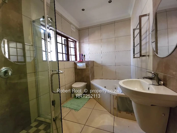  Spacious Family Home with Cottage in Mandara To Let