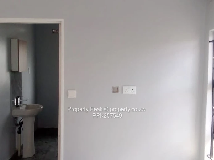 Spacious 4-Bed Fidelity Home – Borehole & Modern Finishes