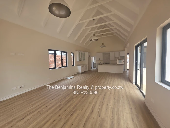 Up Market Townhouse In Pomona/Borrowdale