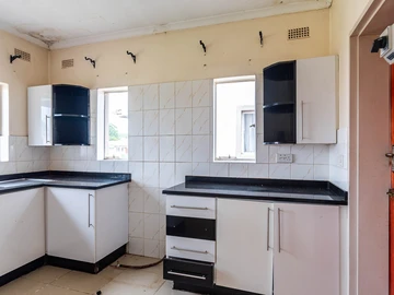 4 Bedroom Flat & Apartment