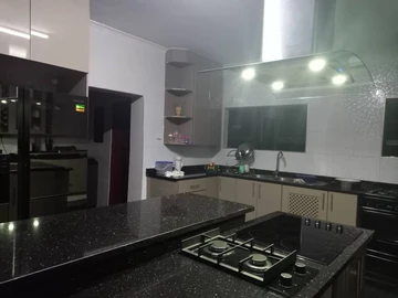 6 Bedroom House