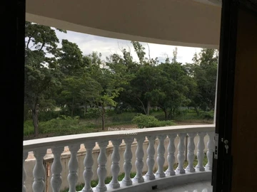 3 Bedroom Flat & Apartment