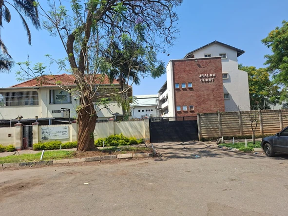 2 Bedroom Flat & Apartment