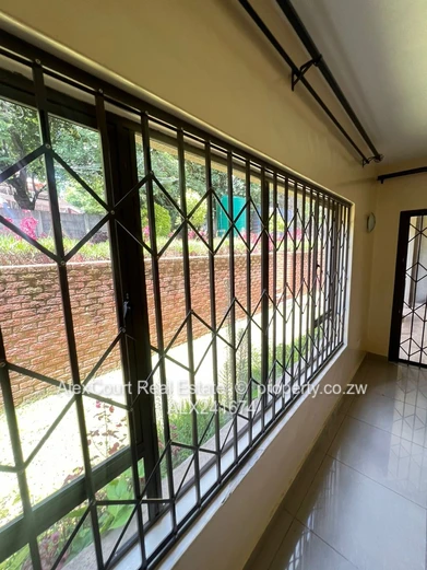 Duplex House In Greystone Park