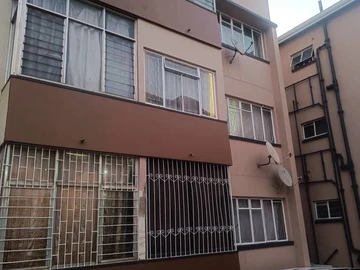 2 Bedroom Flat & Apartment