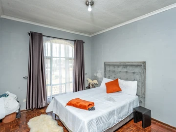 2 Bedroom Flat & Apartment