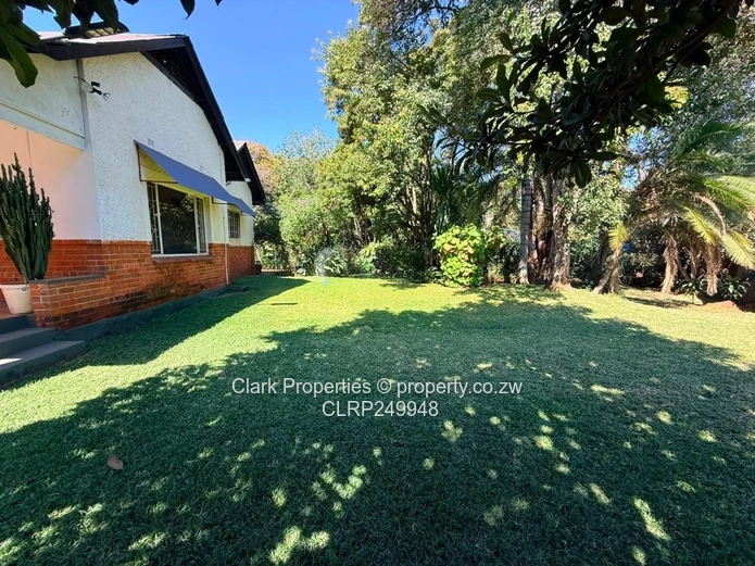 Charming Farmhouse In Avondale!