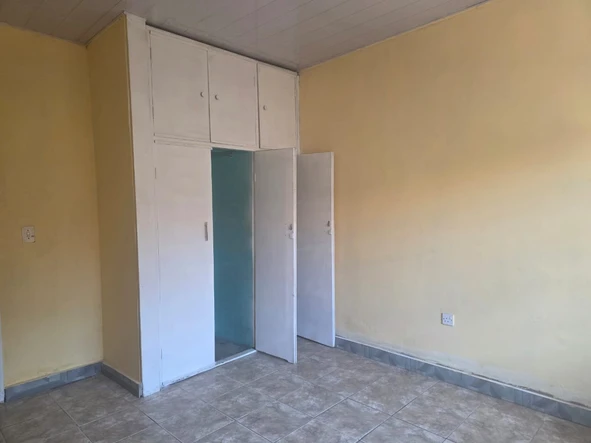 6 Bedroom House