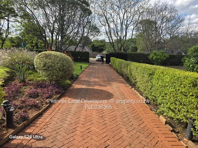 4bedroom house, main ensuite in Greystone park,4612sqm ,deed 390k