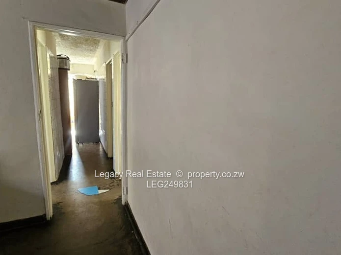 Cozy 3-Bed Walled Home in Kuwadzana - Verandah & Garden