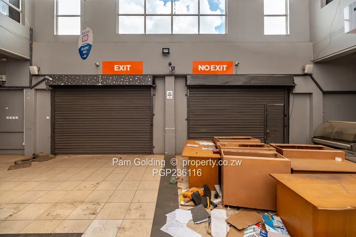 Commercial building for sale