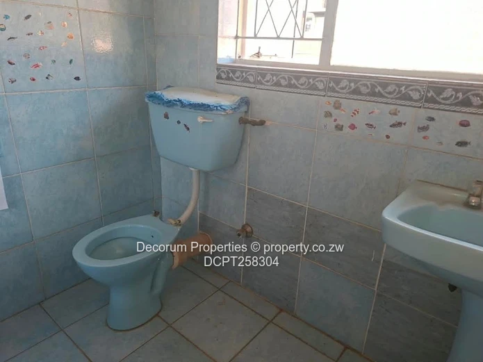 Highlands 5-Bed Home — Borehole, Garden & Fireplace