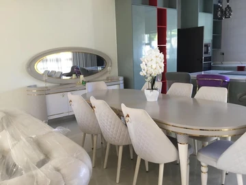 5 Bedroom Flat & Apartment
