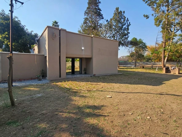 2 Bedroom Flat & Apartment