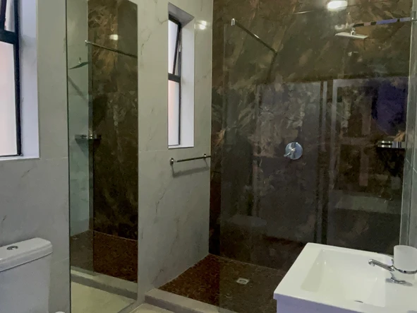 3 Bedroom Flat & Apartment