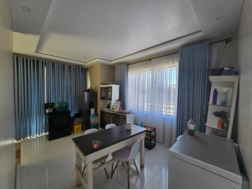 5 Bedroom Flat & Apartment