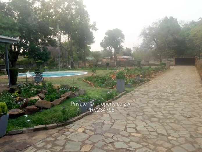 Gweru Daylesford Property for sale (4000sqm, 5beds, D+G, CCTV?)