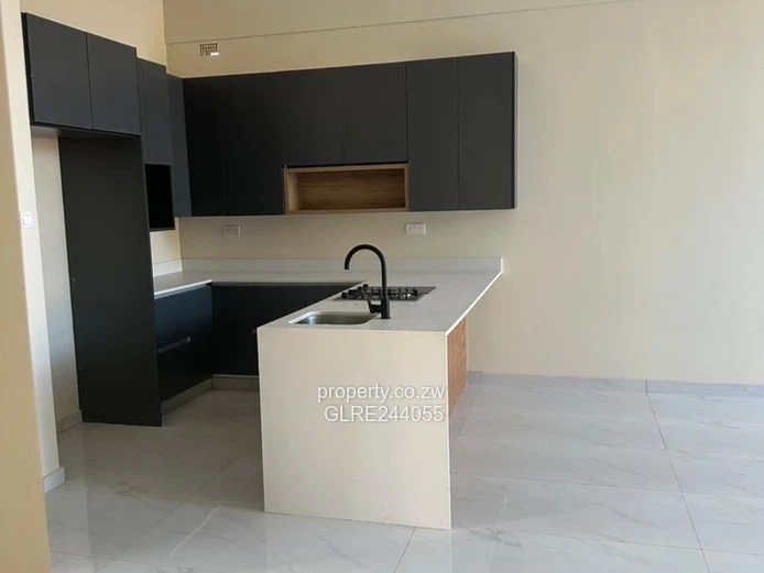 Modern 3-Bed Bluff Hill Home — Borehole & High Ceilings